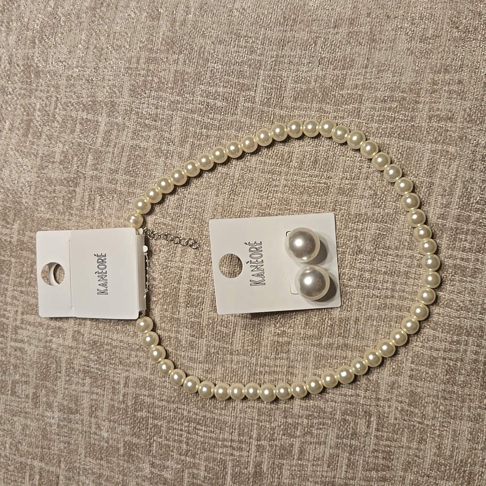 Faux pearl necklace and earring set‎